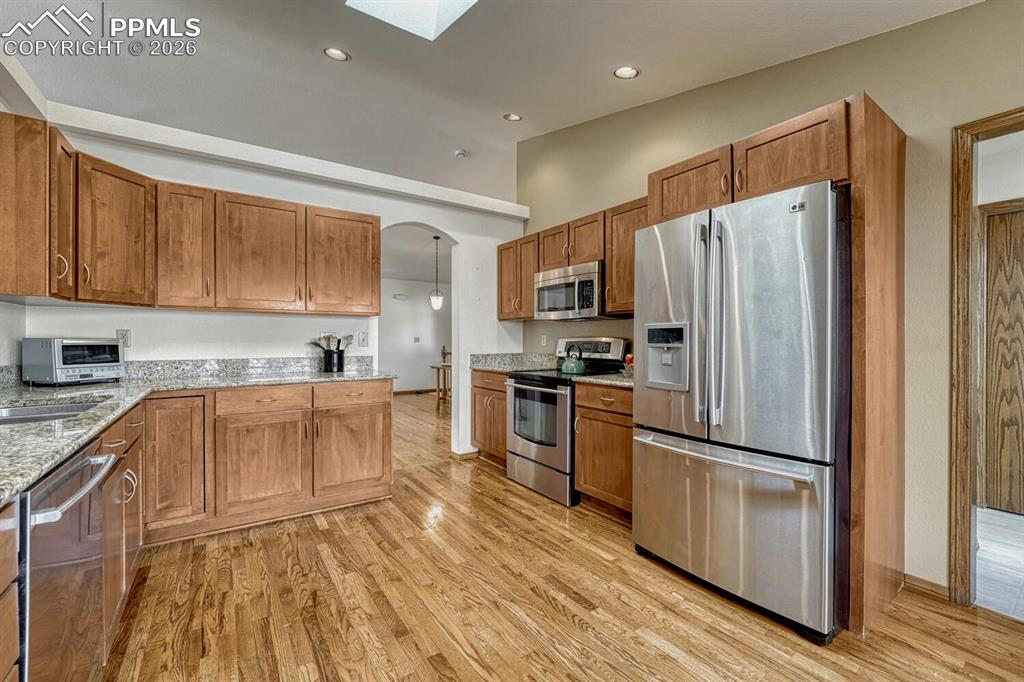 Image 13 of 50: Kitchen