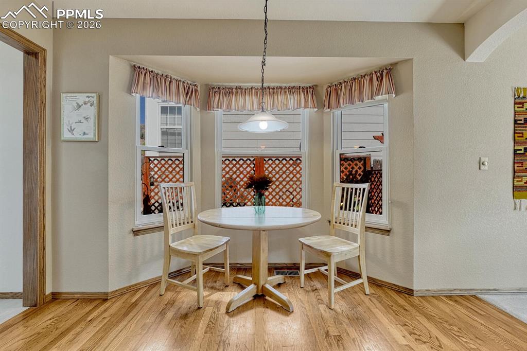 Image 15 of 50: Kitchen