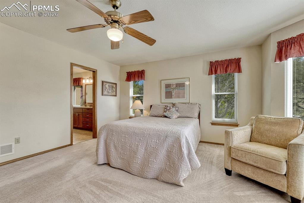 Image 18 of 50: Bedroom