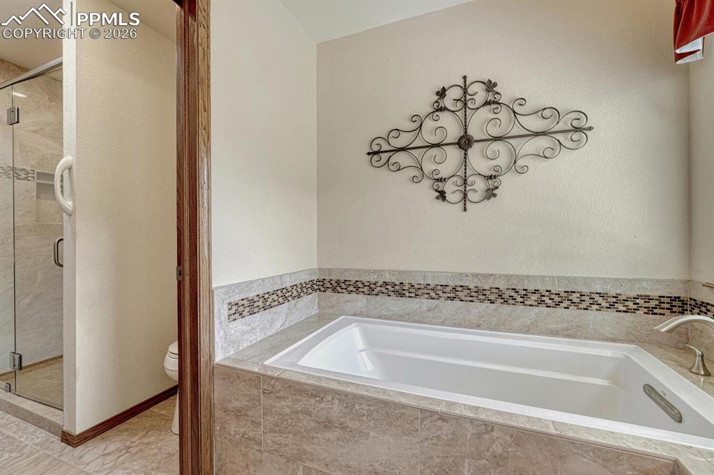 Image 20 of 50: Bathroom