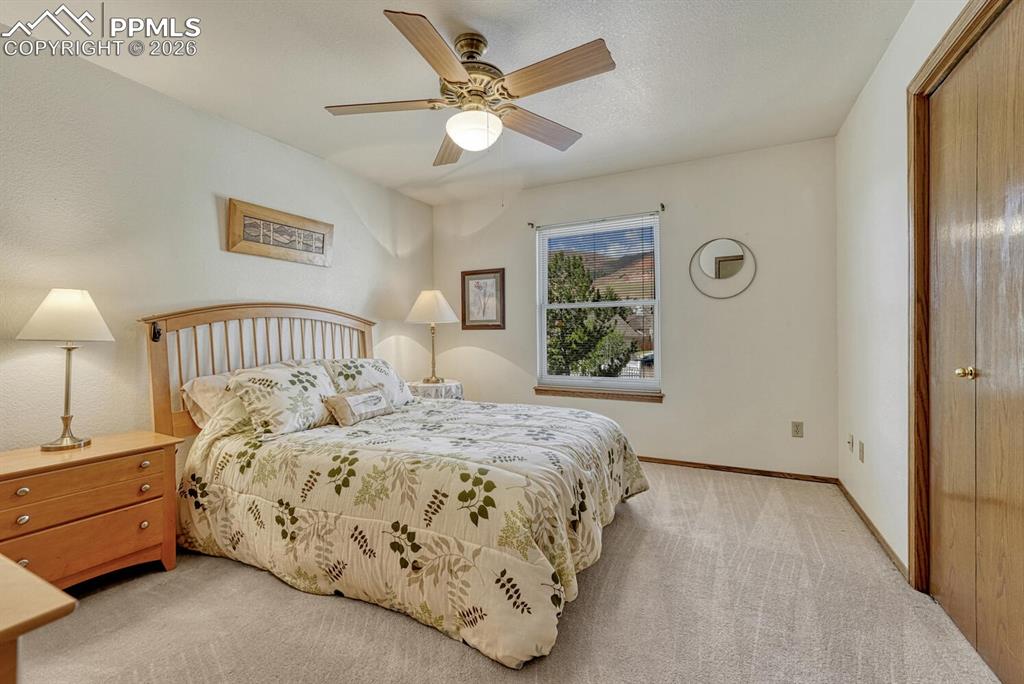 Image 21 of 50: Bathroom