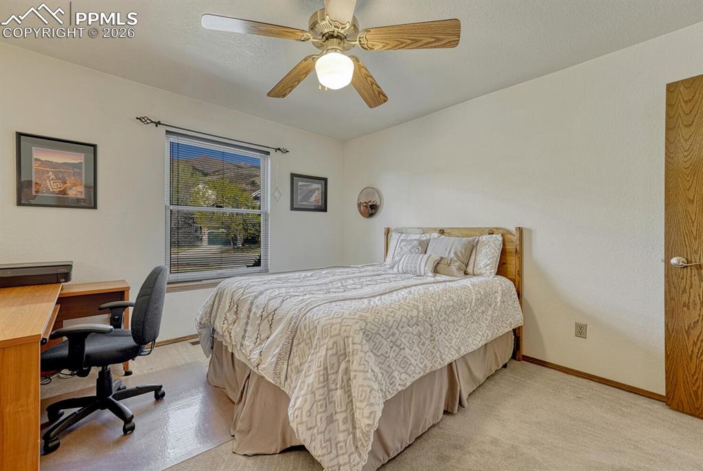 Image 24 of 50: Bathroom