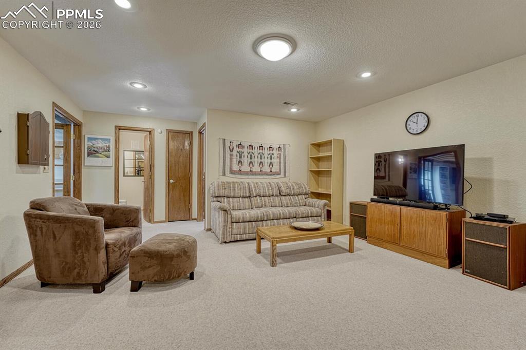 Image 28 of 50: Living Room