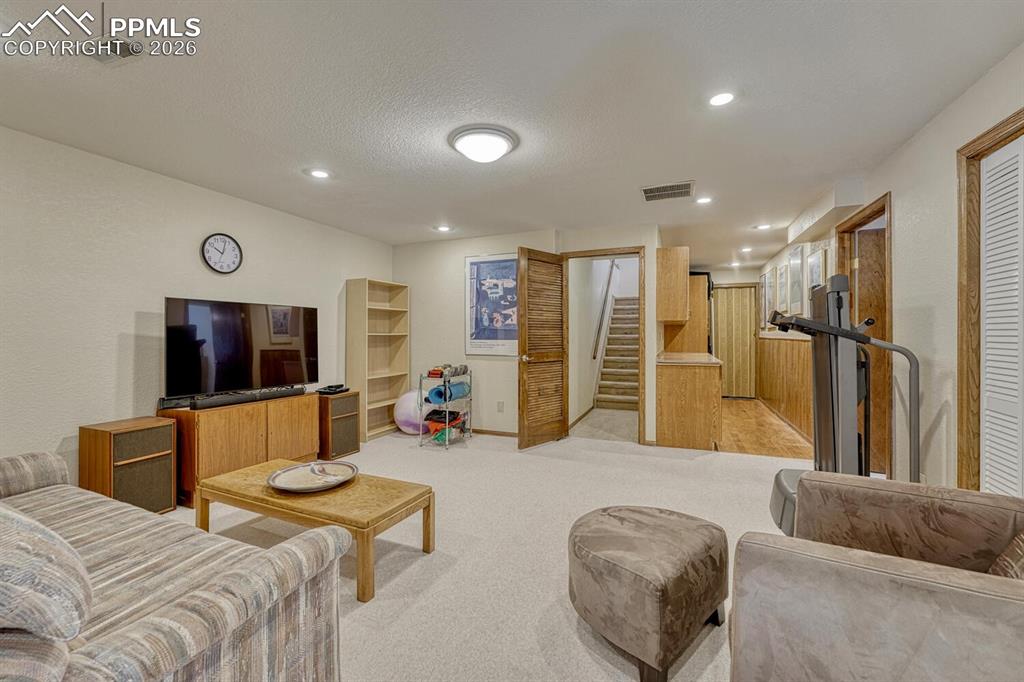 Image 29 of 50: Living Room