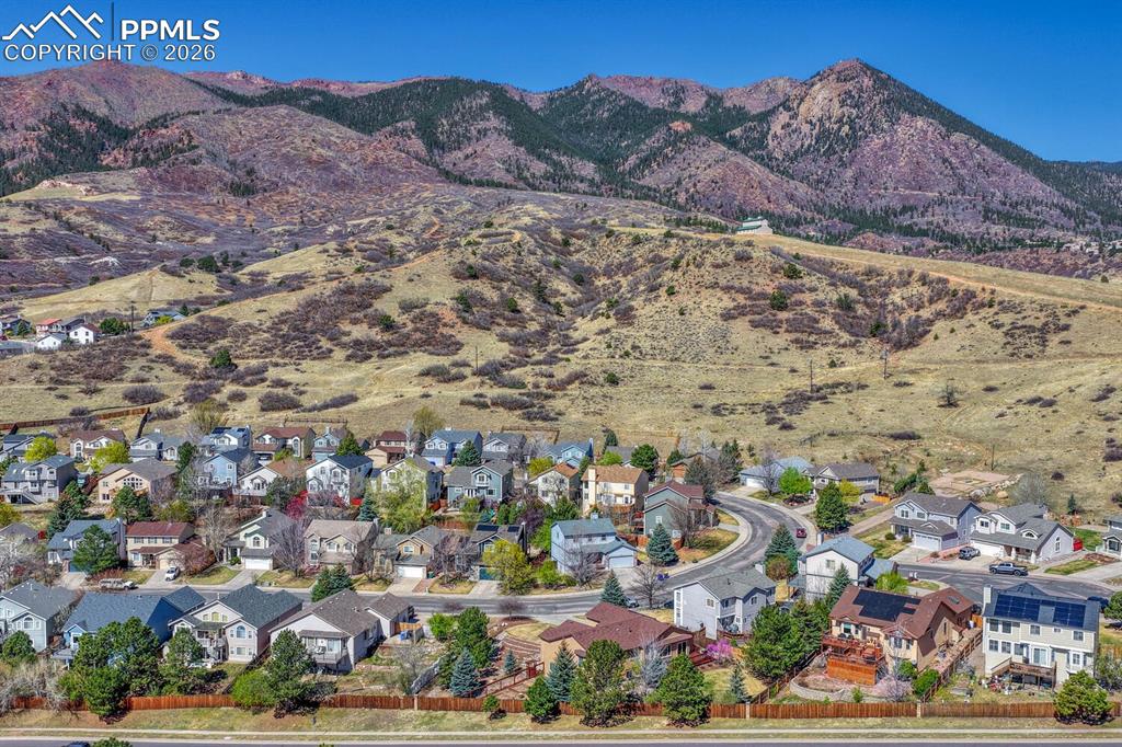 Image 46 of 50: Nearby neighborhood entrance to Blodgett Open Space provides immediate acce