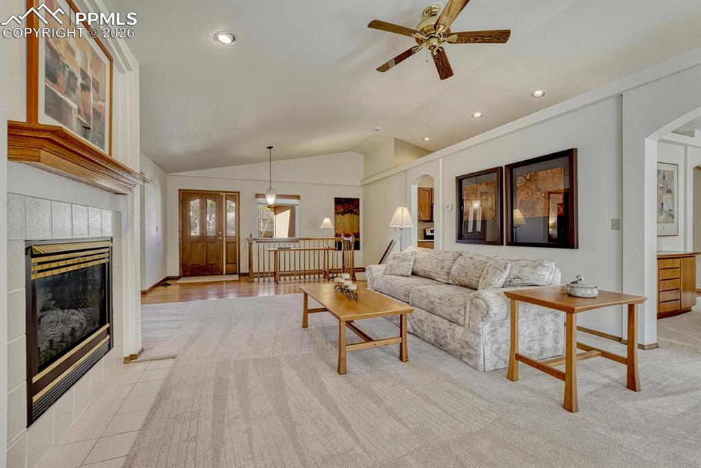 Image 8 of 50: Living Room