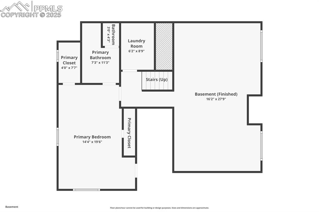 Image 29 of 29: View of room layout