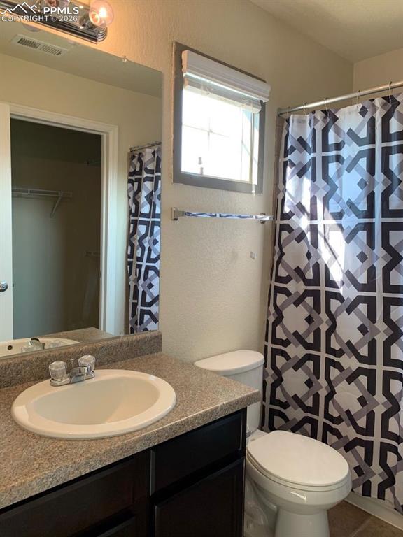 Image 16 of 20: Bathroom