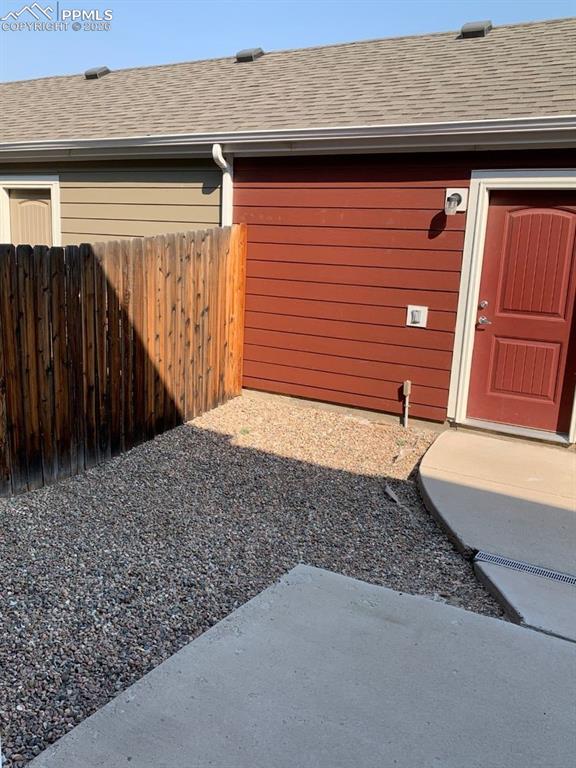 Image 20 of 20: Yard