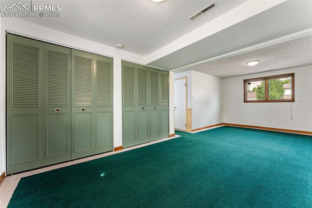 Image 14 of 30: Bedroom