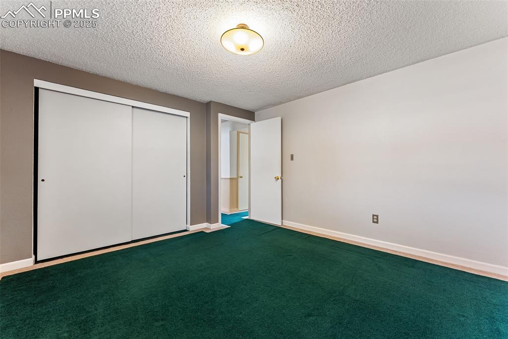 Image 16 of 30: Bedroom