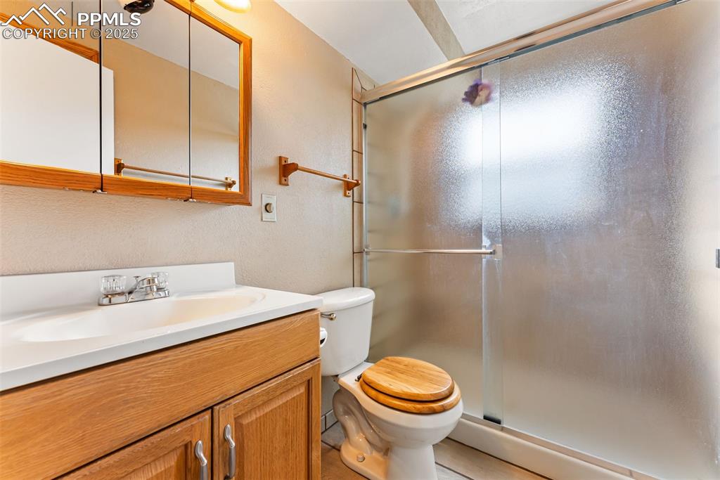 Image 17 of 30: Bathroom