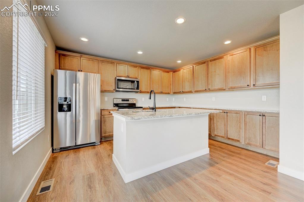 Image 15 of 39: Kitchen