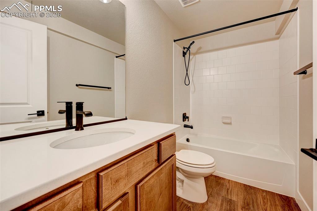 Image 16 of 39: Bathroom