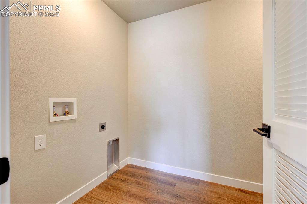 Image 17 of 39: Laundry room