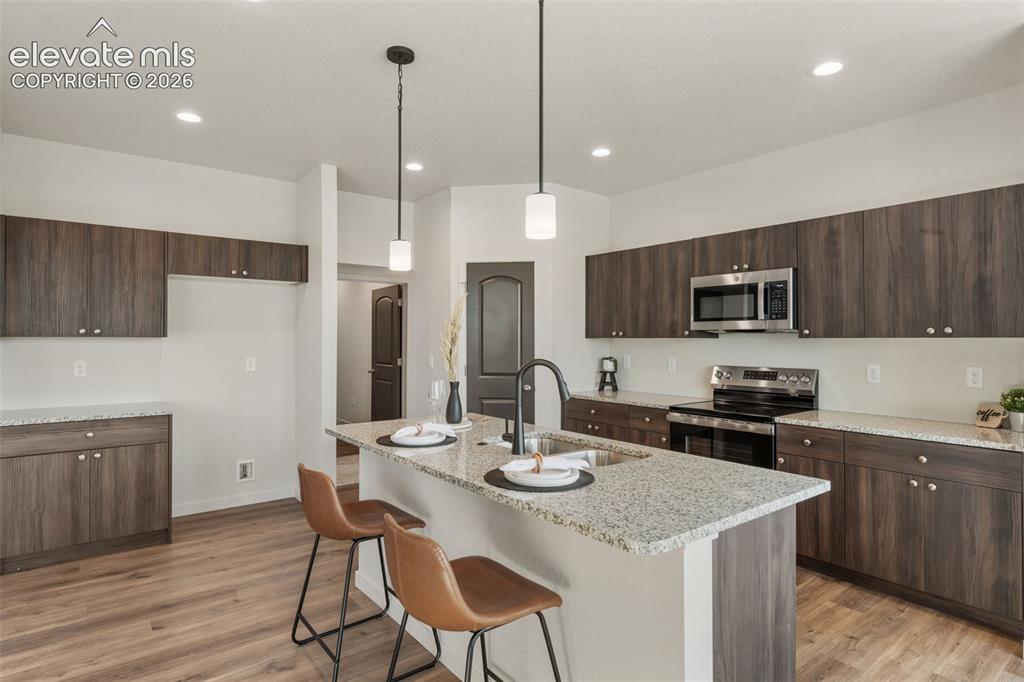 Image 15 of 41: Kitchen
