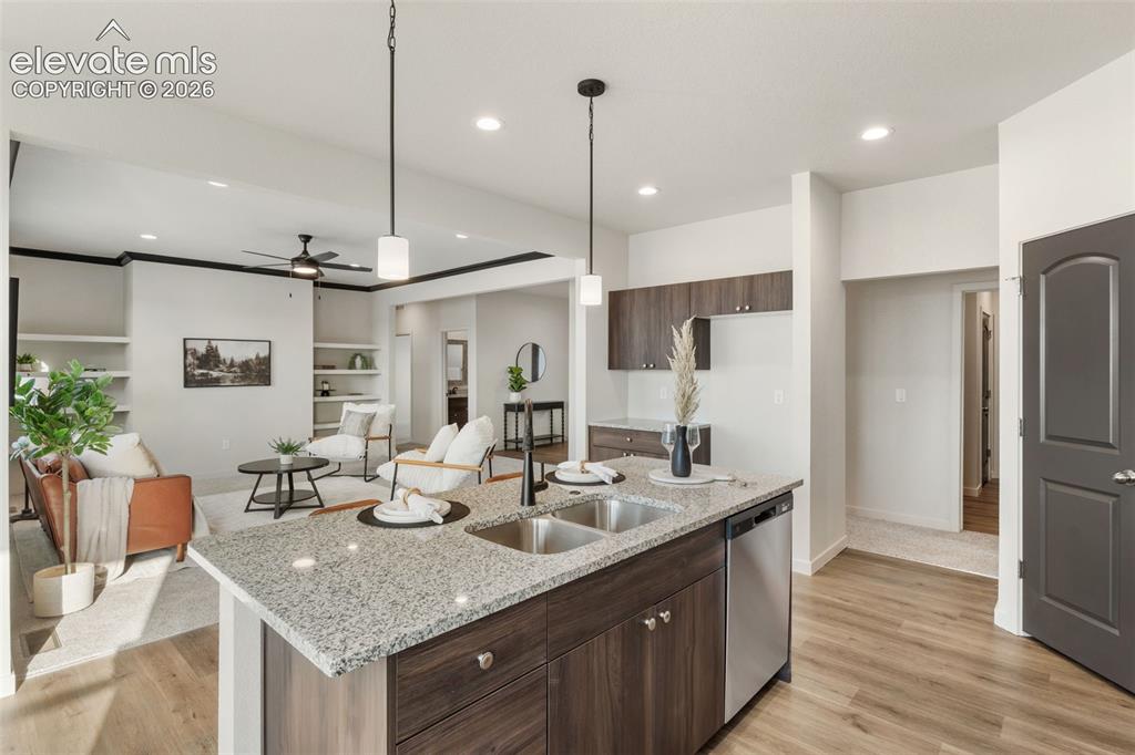 Image 16 of 41: Kitchen