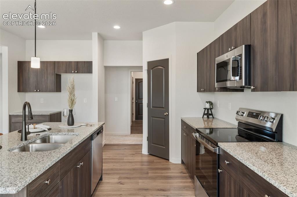Image 17 of 41: Kitchen