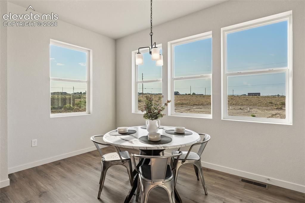 Image 19 of 41: Dining Area
