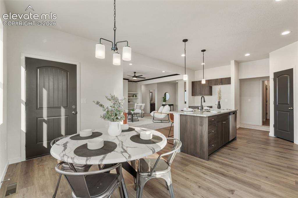 Image 20 of 41: Dining Area