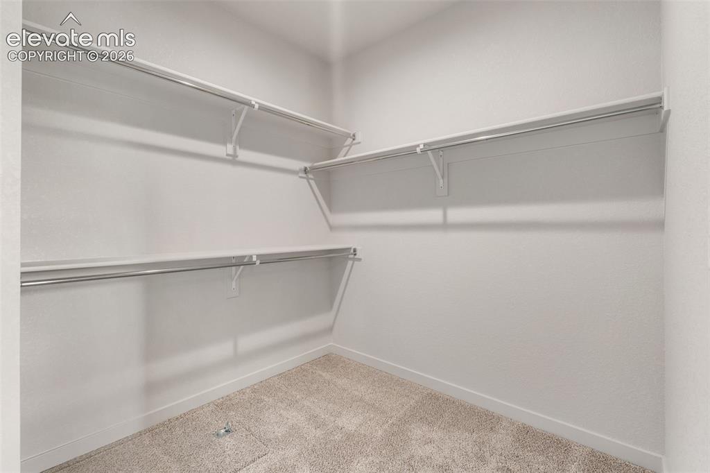 Image 28 of 41: Closet