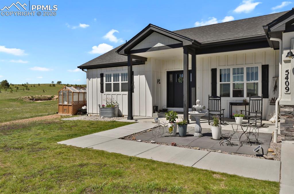 Image 3 of 50: Entry