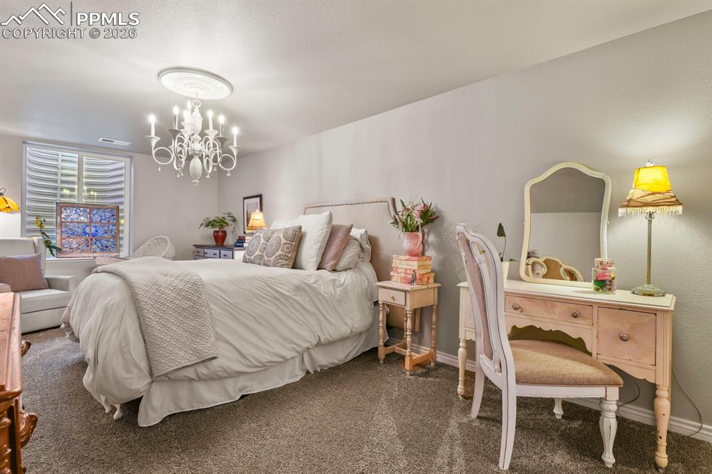 Image 30 of 50: Basement suite