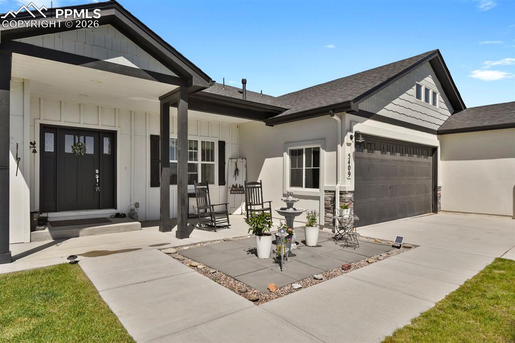 Image 5 of 50: Front of Structure