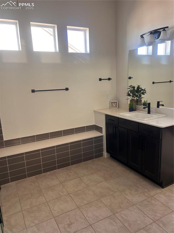 Image 10 of 17: Bathroom