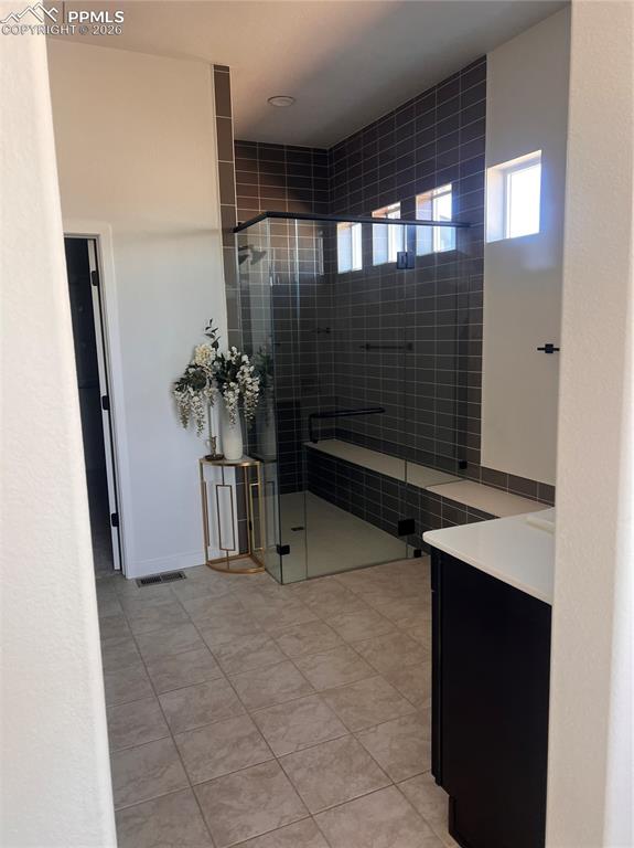 Image 12 of 17: Bathroom