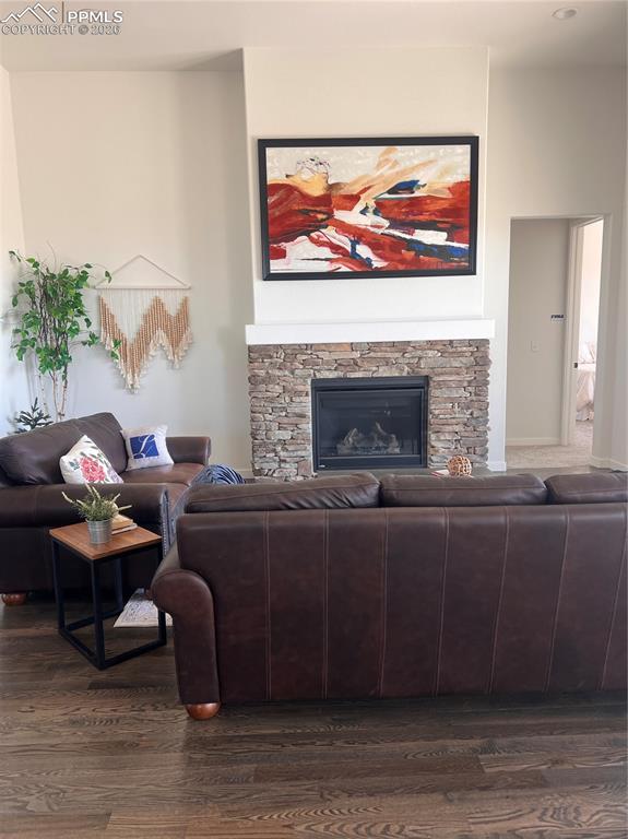 Image 3 of 17: Living Room