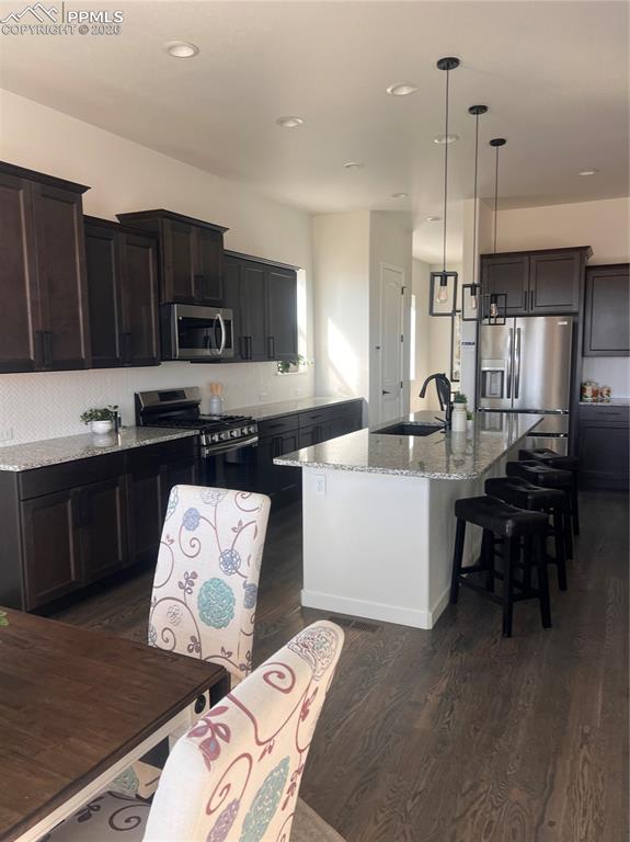 Image 7 of 17: Kitchen