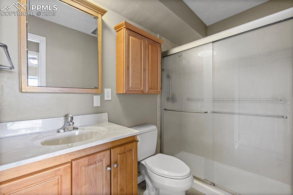 Image 11 of 20: Bathroom