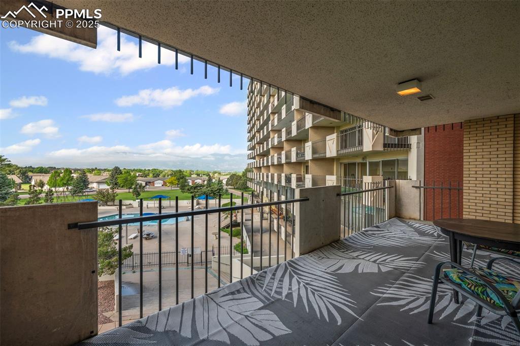 Image 19 of 20: Balcony