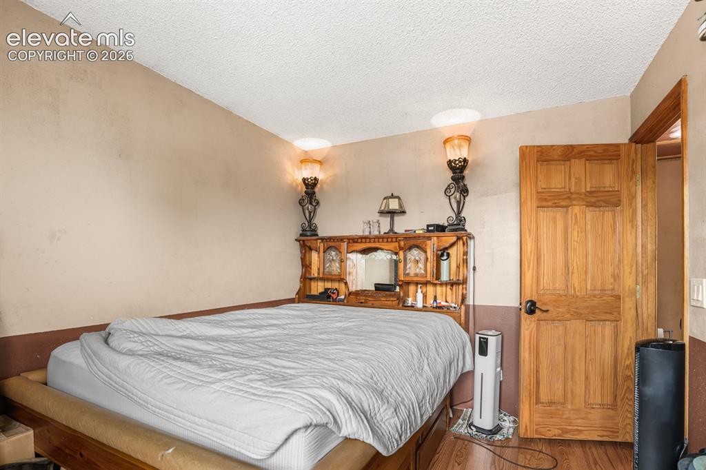 Image 14 of 33: Wood-finish flooring with a natural grain pattern