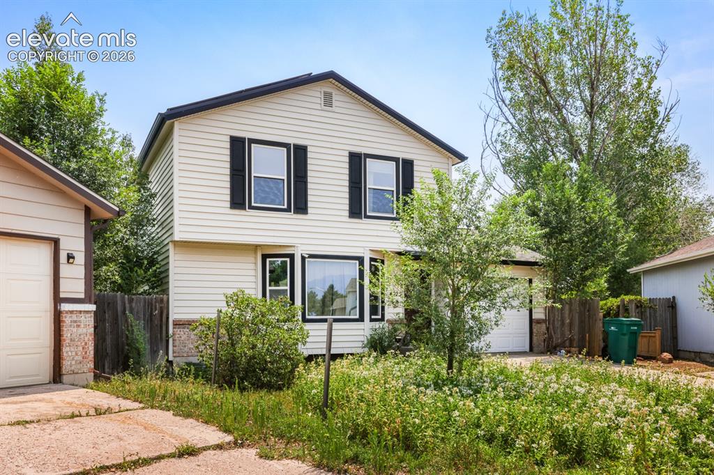 Image 4 of 33: Front house