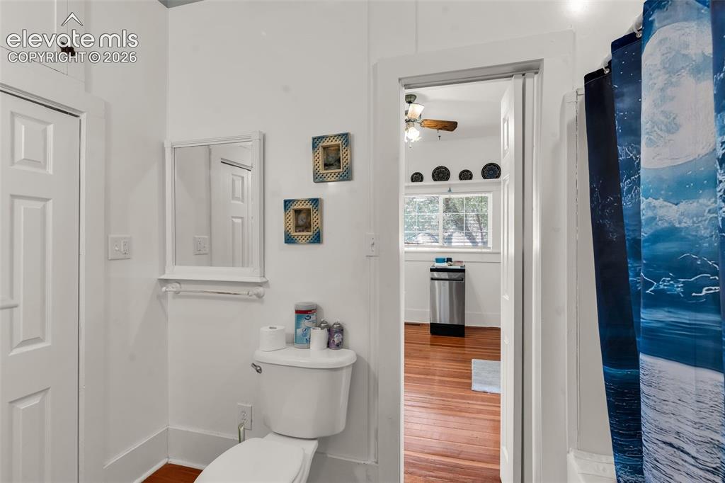 Image 18 of 37: Bathroom