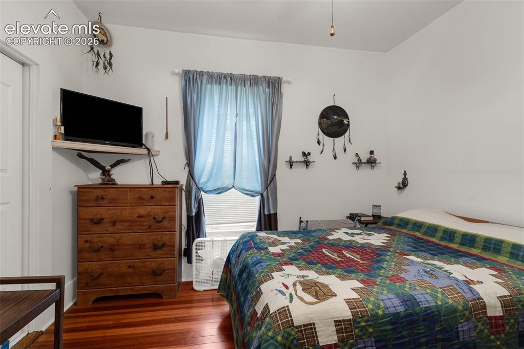 Image 19 of 37: Bedroom