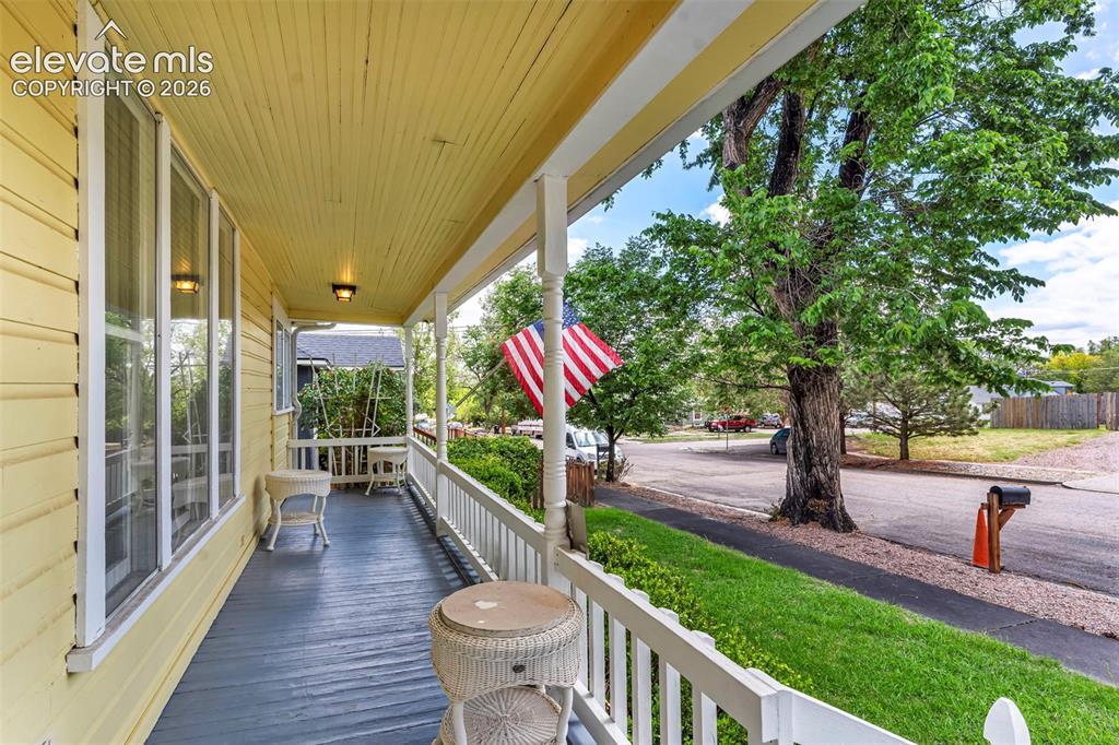 Image 4 of 37: Deck