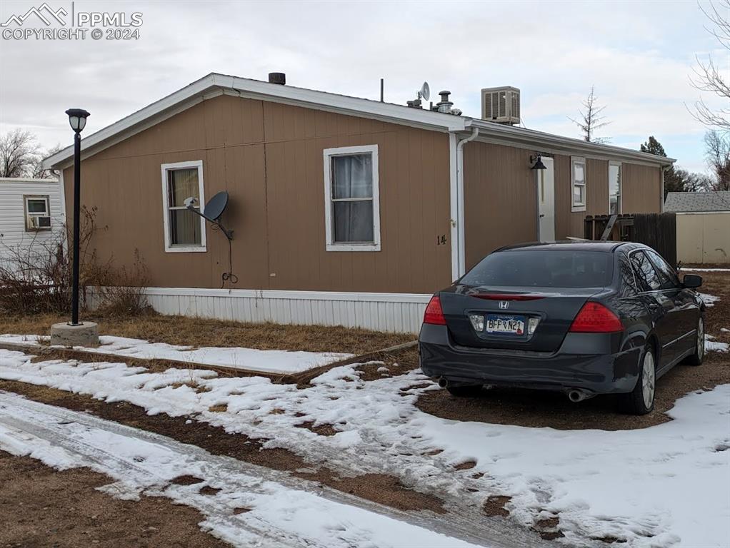 Image 16 of 29: Lot #14