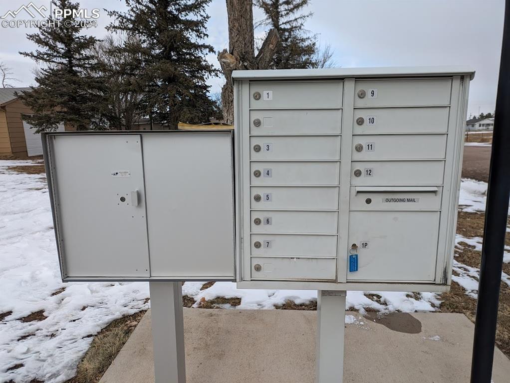 Image 25 of 29: Mailboxes