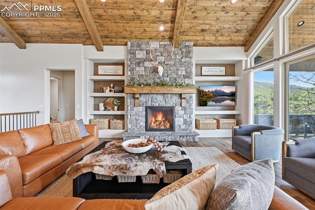 Image 11 of 49: Cozy and elegant!