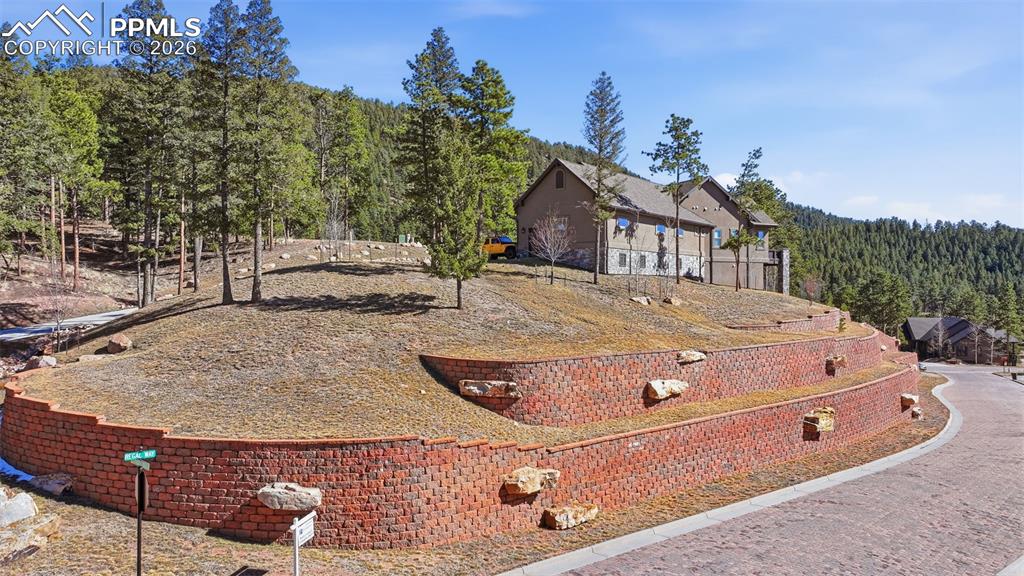 Image 4 of 49: Corner lot in the highly desirable Paradise of Coloradao!