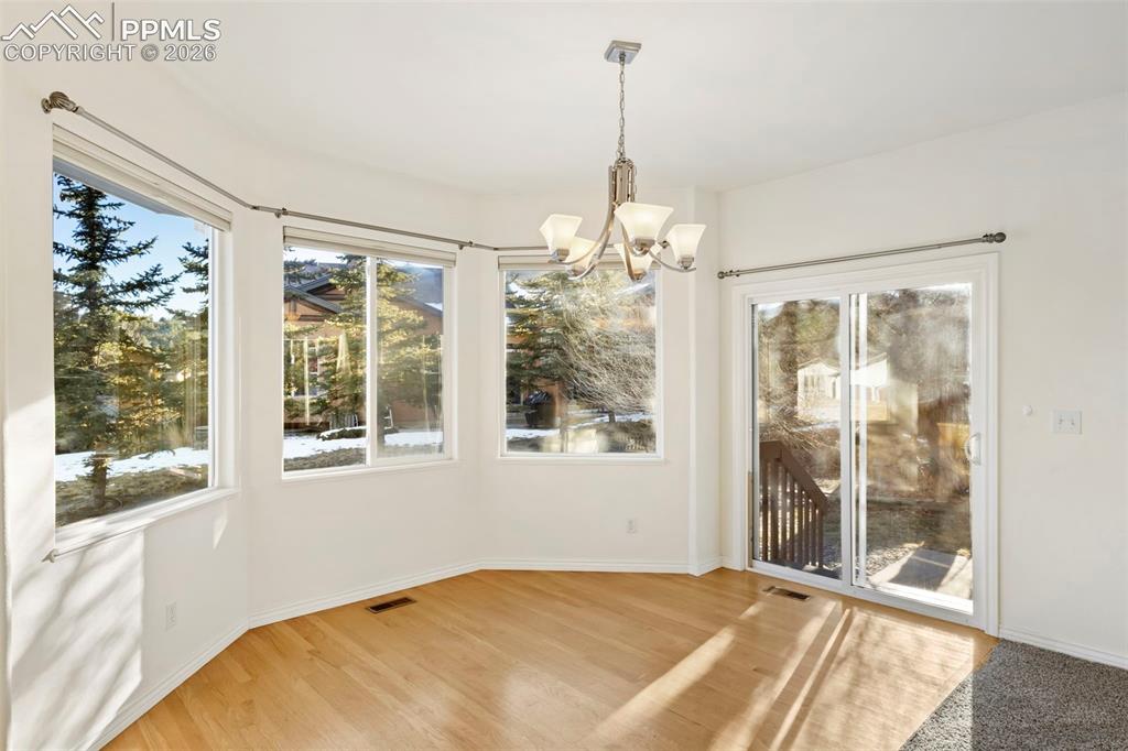 Image 10 of 42: Dining Area
