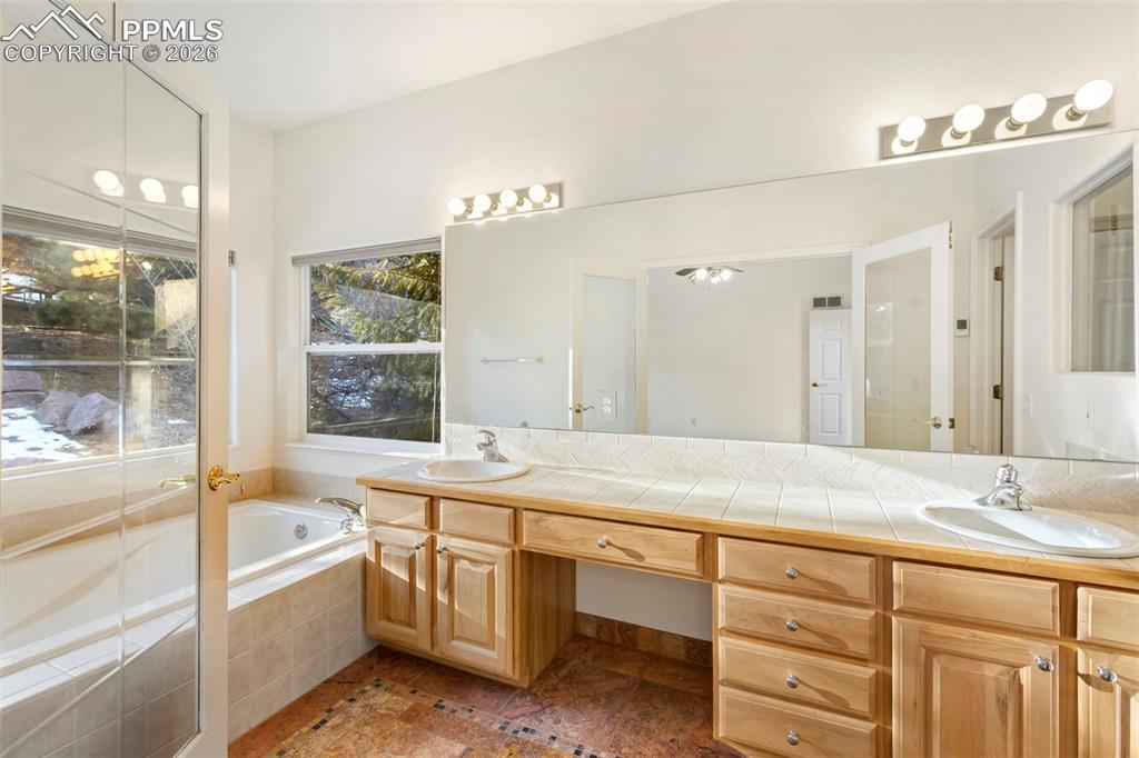 Image 17 of 39: Bathroom