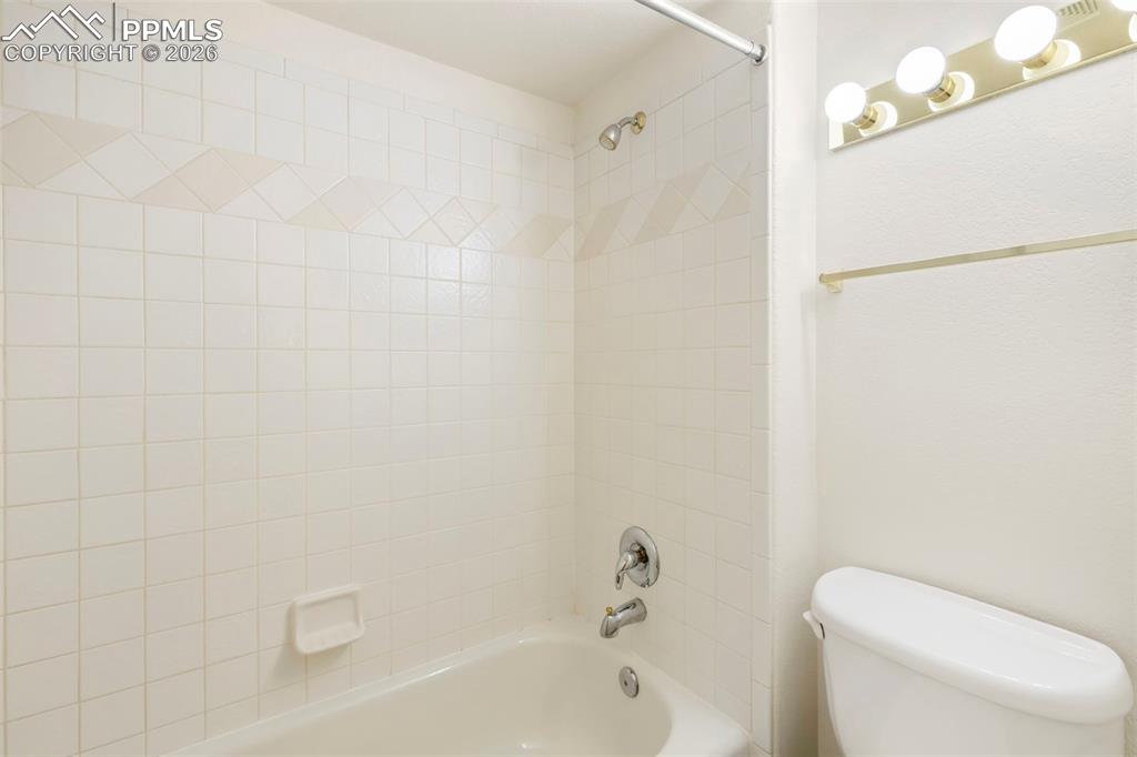 Image 30 of 39: Bathroom