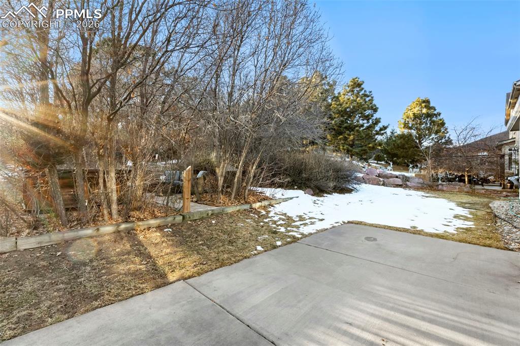 Image 32 of 39: Yard