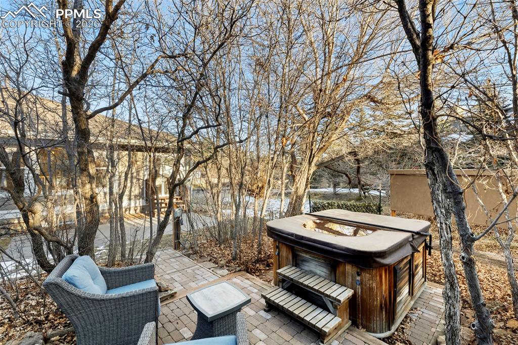 Image 34 of 39: Deck