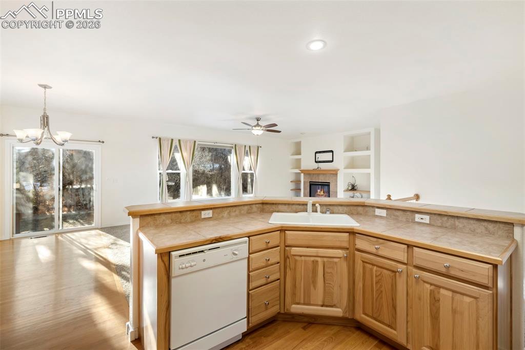 Image 8 of 39: Kitchen