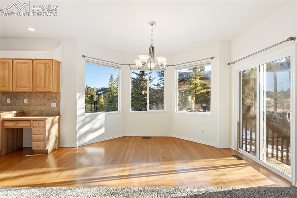 Image 9 of 42: Dining Area